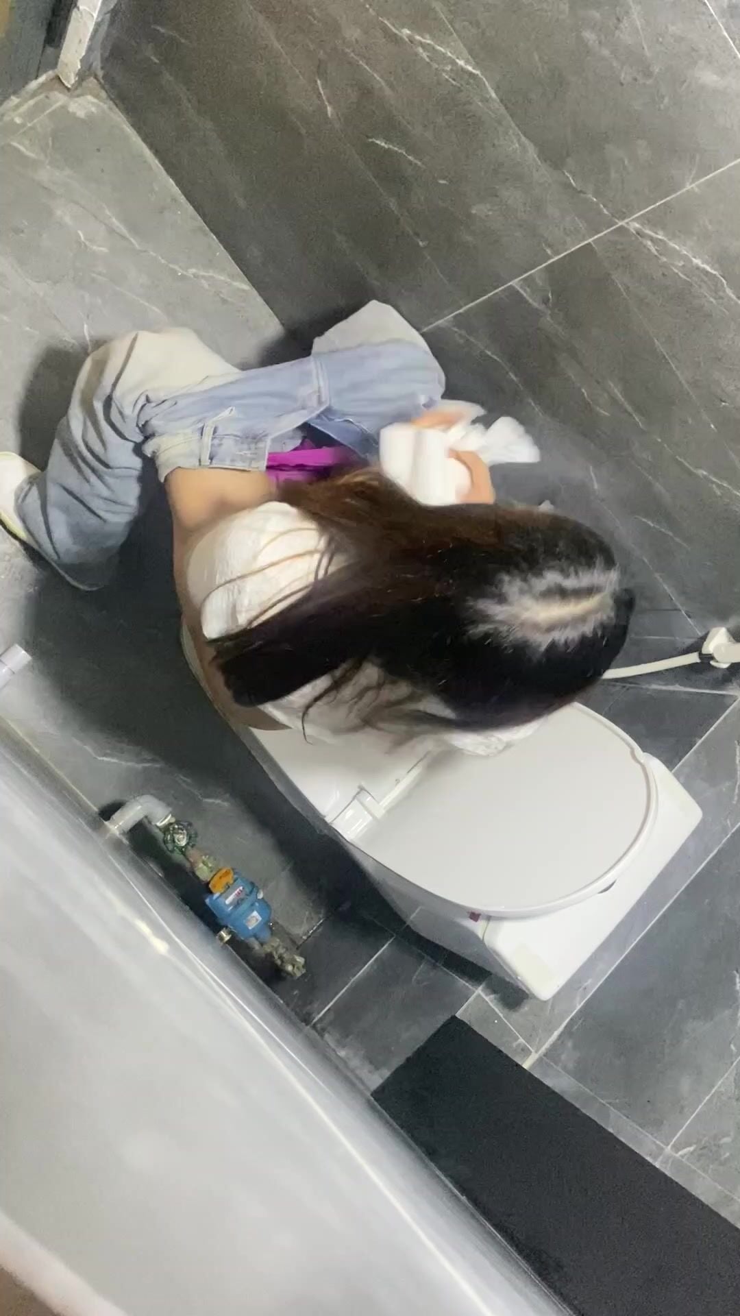 seri đặt cam quay lén nhà vệ sinh nữ em nào đít cũng to lồn múp - phần 44